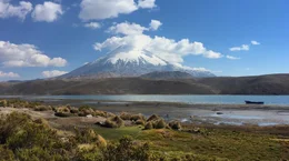 Der 6.380 Meter hohe Vulkan Parinacota liegt &ouml;stlich der Stadt Arica im Norden Chiles, unweit zur Grenze zu Bolivien.