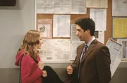 Elizabeth Stevens (Alexandra Holden, l.); Ross Geller (David Schwimmer, r.)