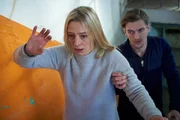 Igor (Nikolay Sidorenko) hat die blinde Richterin Ingrid Seeler (Sandra Borgmann) in seiner Gewalt. Igor (Nikolay Sidorenko) hat die blinde Richterin Ingrid Seeler (Sandra Borgmann) in seiner Gewalt.