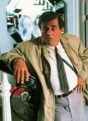 Binnen kurzer Zeit findet Lt. Columbo (Peter Falk) heraus, dass sein Mitarbeiter Patrick und die Ehefrau des unter Mordverdacht stehenden Calvert sehr viel mehr über den Fall wissen, als sie zugeben wollen. Binnen kurzer Zeit findet Lt. Columbo (Peter Falk) heraus, dass sein Mitarbeiter Patrick und die Ehefrau des unter Mordverdacht stehenden Calvert sehr viel mehr über den Fall wissen, als sie zugeben wollen.