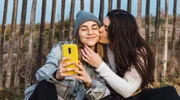 Liebe und Bindung können im digitalen Zeitalter erschwert sein. Liebe und Bindung können im digitalen Zeitalter erschwert sein.