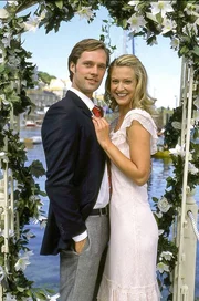 Matthias Schloo (Edward Green), Stephanie Kellner (Mona Sullivan). Matthias Schloo (Edward Green), Stephanie Kellner (Mona Sullivan).