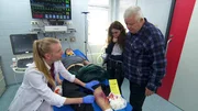 Eine Dachdeckerin glaubt, dass sie f&uuml;r den schweren Arbeitsunfall ihres Kollegen verantwortlich ist, der gleichzeitig ihr Bruder ist.