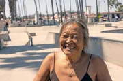 Skateboard-Legende Peggy Oki: Als Teil der legendären Z-Boys machte sie das Skaten weltweit populär. Skateboard-Legende Peggy Oki: Als Teil der legendären Z-Boys machte sie das Skaten weltweit populär.