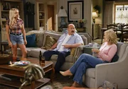 (v.l.n.r.) Mandy McAllister (Emily Osment); Jim McAllister (Will Sasso); Audrey McAllister (Rachel Bay Jones) (v.l.n.r.) Mandy McAllister (Emily Osment); Jim McAllister (Will Sasso); Audrey McAllister (Rachel Bay Jones)
