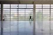 Mehr Raum mit weniger Material schaffen: Werkhalle der Ecole Nationale Sup&eacute;rieure d'Architecture de Nantes