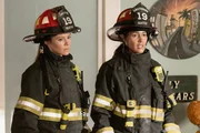 Station 19 Staffel 6 Folge 1 Die Feuerwehrfrauen werden zu einem Notfall gerufen: Danielle Savre als Maya Bishop, Jaina Lee Ortiz als Andy Herrara Station 19 Staffel 6 Folge 1 Die Feuerwehrfrauen werden zu einem Notfall gerufen: Danielle Savre als Maya Bishop, Jaina Lee Ortiz als Andy Herrara
