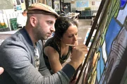 Elodie Vally führt die Glasmalerei-Werkstatt Maison Lorin. Elodie Vally führt die Glasmalerei-Werkstatt Maison Lorin.