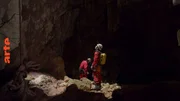 Die Spel&auml;ologin Christina Lopes erforscht die H&ouml;hlen im Naturpark.