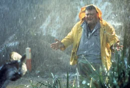 Dennis Nedry (Wayne Knight) ist daf&uuml;r verantwortlich, dass einigen gef&auml;hrlichen Dinosauriern die Flucht aus ihren K&auml;figen gelungen ist. Jetzt sieht er sich pl&ouml;tzlich einem Fleisch fressenden Exemplar gegen&uuml;ber und muss um sein Leben f&uuml;rchten.  +++ Die Verwendung des sendungsbezogenen Materials ist nur mit dem Hinweis und Verlinkung auf RTL+ gestattet. +++