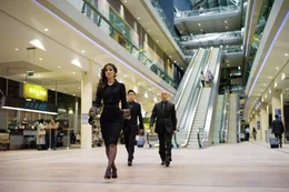 Was f&uuml;hrt die geheimnisvolle S&eacute;v&eacute;rine (B&eacute;r&eacute;nice Marlohe) im Schilde?