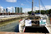 Nach drei Wochen auf hoher See erreicht der Katamaran "Nomade des Mers" endlich Brasilien. In Recife im Norden des Landes legt das Team an. Nach drei Wochen auf hoher See erreicht der Katamaran "Nomade des Mers" endlich Brasilien. In Recife im Norden des Landes legt das Team an.