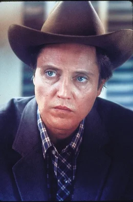 Undercoer Agent Kyril Montana (Christopher Walken) soll einen Wasserdieb in die Mangel nehmen, doch das ist gar nicht so einfach ...