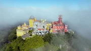 Der Palacio de Pena im Nebelmeer.