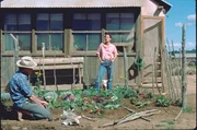 Noch genie&szlig;en Charlie Bloom (John Heard, l.) und Ruby Archuleta (Sonia Braga, r.) das ruhige Leben auf dem Land ...