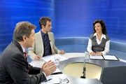 Im Bild (v.li.): Stefan Fleming (Georg Plattner), Martin Ganster (Moderator), Katharina Stemberger (Andrea Plattner).
