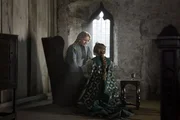 Dowager Queen Elizabeth (Essie Davis, l.); Elizabeth of York (Jodie Comer, r.)