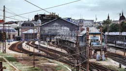 1875 erh&auml;lt Gustave Eiffel den Auftrag f&uuml;r den Neubau des Budapester Ostbahnhofs. Dieser ist f&uuml;r seine Zeit revolution&auml;r und wird pr&auml;gend f&uuml;r Bauwerke dieser Art.