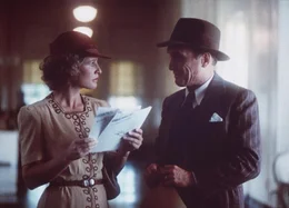 Der Sportreporter Max Mercy (Robert Duvall, r.) interviewt Iris Gaines (Glenn Close, l.), die Jugendliebe des erfolgreichen Baseballspielers Roy Hobbs ...