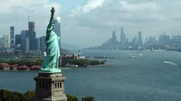 1884 konstruiert Eiffel das Innenger&uuml;st der New Yorker Freiheitsstatue. Unter ihrem Kleid tr&auml;gt die "Lady Liberty" ein 46 Meter hohes Stahlger&uuml;st.