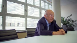 Der damals zust&auml;ndige Verteidigungsminister Rupert Scholz gibt sich im Gespr&auml;ch hilflos: &bdquo;Ich konnte mich ganz sicher nicht hinstellen und die Amerikaner &ouml;ffentlich kritisieren.&ldquo;