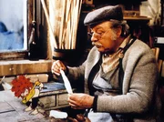 Meister Eder verarztet den Pumuckl. Meister Eder verarztet den Pumuckl.