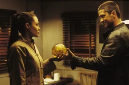 L-R: Lara Croft (Angelina Jolie), Terry Sheridan (Gerard Butler)