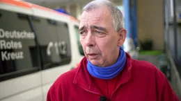 Der Krankenpfleger Christopher S&ouml;hnlein pflegte Fuchs&lsquo; Tochter bis zu ihrem Tod. Er macht sich bis heute Vorw&uuml;rfe: &bdquo;Du hast Patienten bekommen, von denen man annahm, dass sie durchkommen und sie haben bei dir nicht &uuml;berlebt.&ldquo;