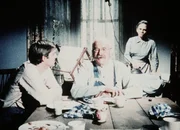 John-Boy (Richard Thomas, l.) erklärt Großvater (Will Geer, M.) und Großmutter (Ellen Corby, r.), dass die Kinder die Reparatur der zerbrochenen Brille von Großmutter bezahlen werden und auf den Zirkusbesuch verzichten. John-Boy (Richard Thomas, l.) erklärt Großvater (Will Geer, M.) und Großmutter (Ellen Corby, r.), dass die Kinder die Reparatur der zerbrochenen Brille von Großmutter bezahlen werden und auf den Zirkusbesuch verzichten.
