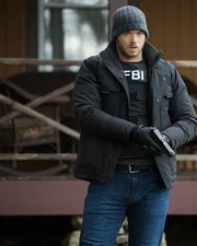 Kenny Crosby (Kellan Lutz)
