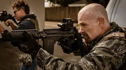 L - R: Clayne Crawford als Jamie, Max Martini als Mic Sheridan