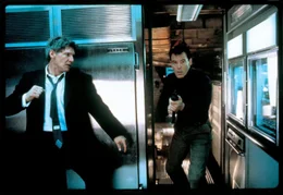 L-R: Pr&auml;sident James Marshall (Harrison Ford), Boris Bazylev (Andrew Divoff)