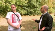 Christian ist wegen seiner finanziellen Schulden wieder bei seinen Eltern eingezogen. Seine Mutter Erika bereut jedoch die Aufnahme ihres Sohns bereits nach wenigen Wochen. Macht es für Schuldnerberater Max Postulka (r.) überhaupt noch Sinn, an dem Fall weiter zu arbeiten? In Berlin-Oberschöneweide wird es ernst und der Gashahn endgültig zugedreht. Christian ist wegen seiner finanziellen Schulden wieder bei seinen Eltern eingezogen. Seine Mutter Erika bereut jedoch die Aufnahme ihres Sohns bereits nach wenigen Wochen. Macht es für Schuldnerberater Max Postulka (r.) überhaupt noch Sinn, an dem Fall weiter zu arbeiten? In Berlin-Oberschöneweide wird es ernst und der Gashahn endgültig zugedreht.