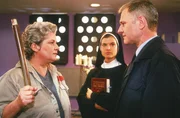 Uschi (Barbara Freier, li.) beschuldigt Jörg (Armin Dallapiccola), an der Explosion, bei der Walter und Bea anscheinend umgekommen sind, Schuld zu sein, doch sie hat keine Beweise gegen ihn (Mi. Katrein Frenzel als Ruth). Uschi (Barbara Freier, li.) beschuldigt Jörg (Armin Dallapiccola), an der Explosion, bei der Walter und Bea anscheinend umgekommen sind, Schuld zu sein, doch sie hat keine Beweise gegen ihn (Mi. Katrein Frenzel als Ruth).