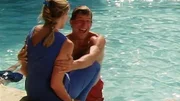 Ein neuer Anfang Caz (Joshua Bryant) wirft Mary (Priscilla Barnes) ins Wasser. Ein neuer Anfang Caz (Joshua Bryant) wirft Mary (Priscilla Barnes) ins Wasser.