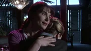 Monica (Roma Downey) und Sarah Parker (Paige Moss)