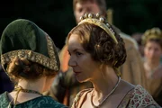 Margaret of Burgundy (Joanne Whalley, r.)