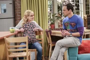 Intime Gespr&auml;che: Sheldon (Jim Parsons, r.) berichtet der hochschwangeren Bernadette (Melissa Rauch, l.) von seinen Fortpflanzungspl&auml;nen ...