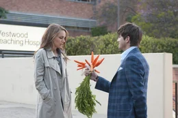 Nach und nach verliebt sich Adam (Ashton Kutcher, r.) in Emma (Natalie Portman, l.), doch wie soll er ihr das beibringen, ohne ihre Freundschaft aufs Spiel zu setzen?