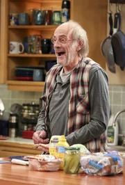 Versucht, den Konflikt zwischen Leonard und Sheldon zu lösen: Theodore (Christopher Lloyd). Doch dann fangen auch noch Raj und Stuart an, sich zu streiten ... Versucht, den Konflikt zwischen Leonard und Sheldon zu lösen: Theodore (Christopher Lloyd). Doch dann fangen auch noch Raj und Stuart an, sich zu streiten ...