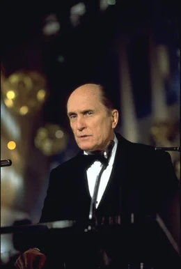 Dr. Griffin Weir (Robert Duvall)