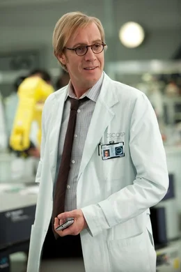 Kaum hat Dr. Curt Connors (Rhys Ifans) die neue Formel von Peter erhalten, da startet er auch schon einen gef&auml;hrlichen Selbstversuch: Er injiziert sich Echsen-DNA, - und mutiert prompt zu einer &uuml;bermannsgro&szlig;en, bitterb&ouml;sen Echse ...