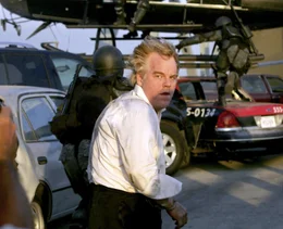 Der Waffenh&auml;ndler Owen Davian (Philip Seymour Hoffman) f&uuml;hrt nichts Gutes im Schilde ...