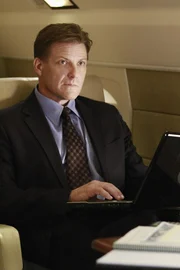 Währen Andrew endlich ehrlich zu Carlos sein möchte, bringt Tom (Doug Savant) einen riesigen Willkommensbonus von seiner neuen Firma nach Hause ... Währen Andrew endlich ehrlich zu Carlos sein möchte, bringt Tom (Doug Savant) einen riesigen Willkommensbonus von seiner neuen Firma nach Hause ...