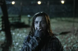 Ally Andrews (Kiernan Shipka)