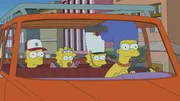 Da Marge (r.) ihre Kinder Bart (l.), Maggie (M.) und Lisa (2.v.r.) superschnell herumkutschieren muss, kommt sie auf eine lukrative Idee ... Da Marge (r.) ihre Kinder Bart (l.), Maggie (M.) und Lisa (2.v.r.) superschnell herumkutschieren muss, kommt sie auf eine lukrative Idee ...
