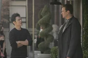 Während Barney eine schockierende Entdeckung macht, muss sich Marshall (Jason Segel, r.) überlegen, ob er ein Jobangebot von Jeff Coatsworth (John Cho, l.) annimmt ... Während Barney eine schockierende Entdeckung macht, muss sich Marshall (Jason Segel, r.) überlegen, ob er ein Jobangebot von Jeff Coatsworth (John Cho, l.) annimmt ...