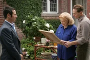 Ruiz wird von Don (Rob Morrow, l.) des Mordes &uuml;berf&uuml;hrt und Mrs. Hellmann (Gena Rowlands, M.) und deren Enkel Joel (Matt Ross, r.) erhalten den originalen Pisarro von der ungarischen Polizei zur&uuml;ck, die ihn nach dem Krieg bei dem F&auml;lscher, den ihr Vater beauftragt hat, als vermeintliche F&auml;lschung sichergestellt hat ...