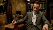 Damit Kitty nicht durch die kontinuierlichen Bedrohungen langsam ihren Verstand verliert, verst&auml;rkt Sherlock (Jonny Lee Miller) seine Bem&uuml;hungen, ihr zu helfen ...