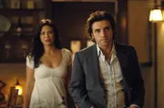 Versuchen gemeinsam hinter die Ursache des geschehen zu kommen: Charlie (David Krumholtz, r.) und Amita (Navi Rawat, l.) ...